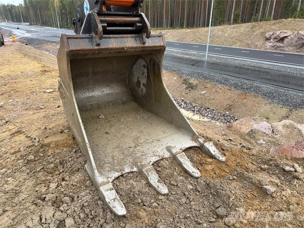 Hitachi ZX 225 USRLC-7 Pásová rýpadla