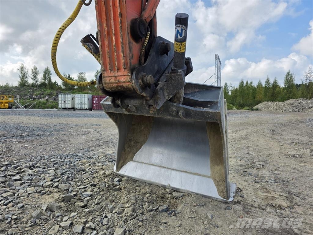 Hitachi ZX 300 LC-6 حفارات زحافة