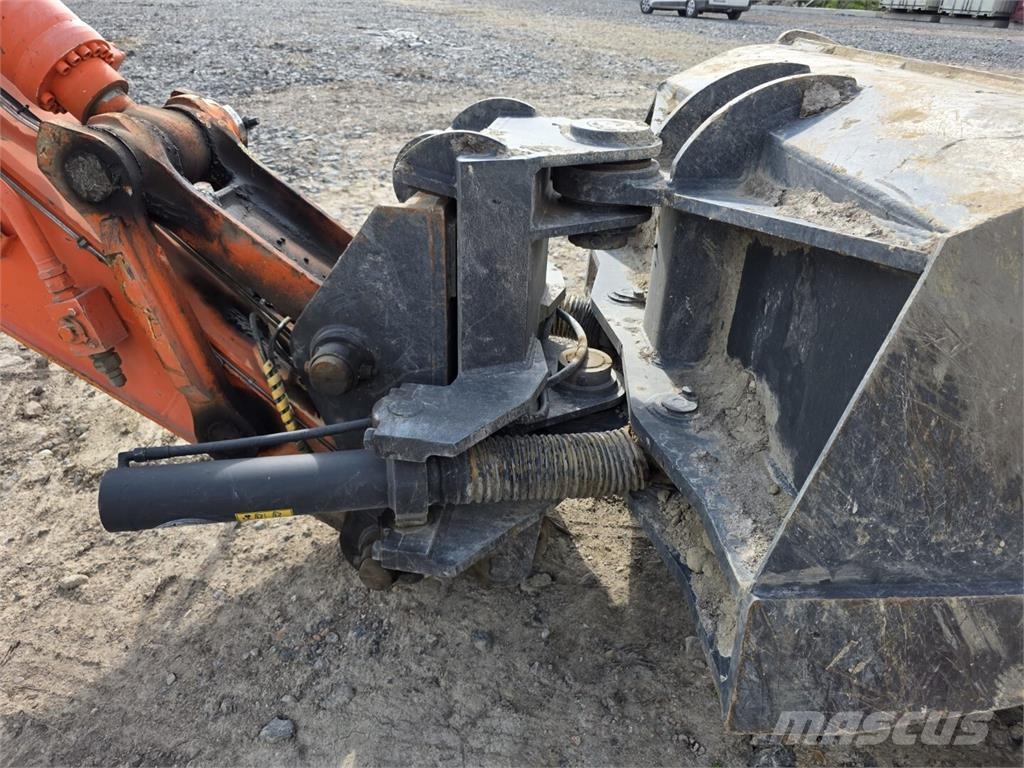Hitachi ZX 300 LC-6 حفارات زحافة