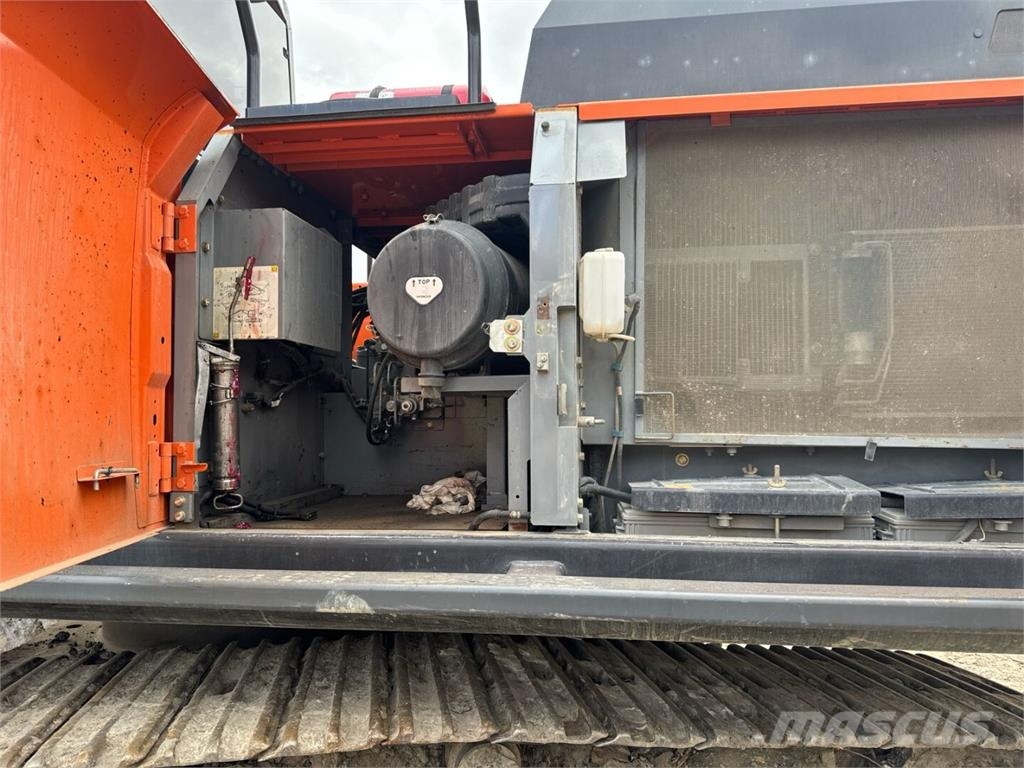 Hitachi ZX 300 LC-6 حفارات زحافة