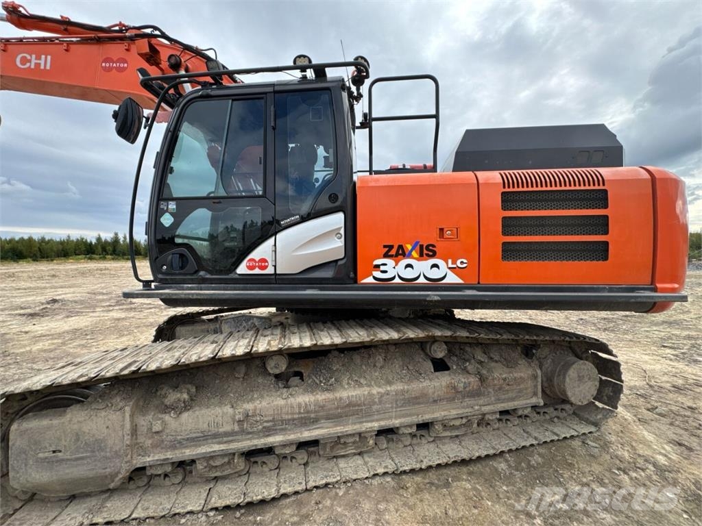 Hitachi ZX 300 LC-6 حفارات زحافة