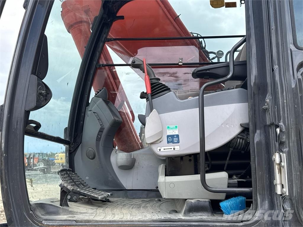 Hitachi ZX 300 LC-6 حفارات زحافة
