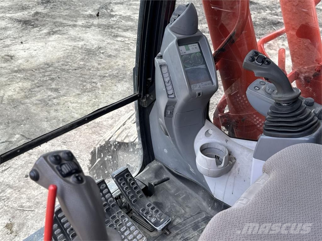 Hitachi ZX 300 LC-6 حفارات زحافة