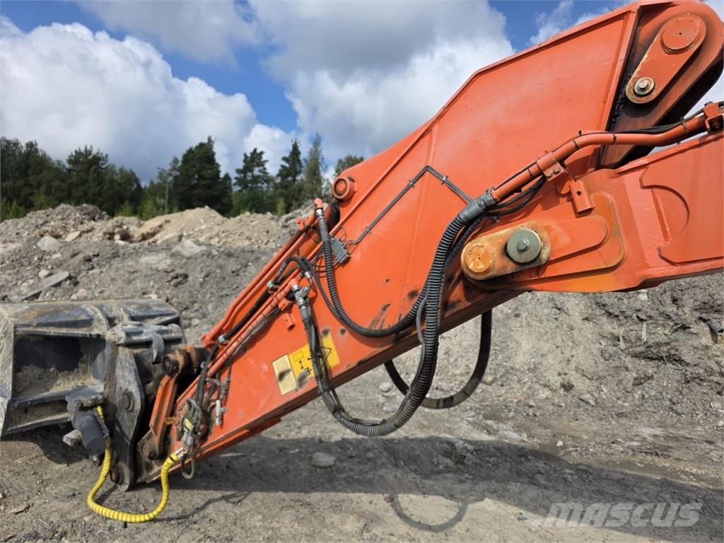 Hitachi ZX 300 LC-6 حفارات زحافة