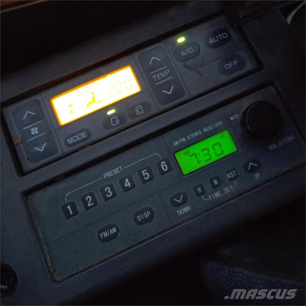 Hitachi ZX140W-3, Engcon, Webasto, 3 kauhaa, rasvari Ekskavatori uz riteņiem