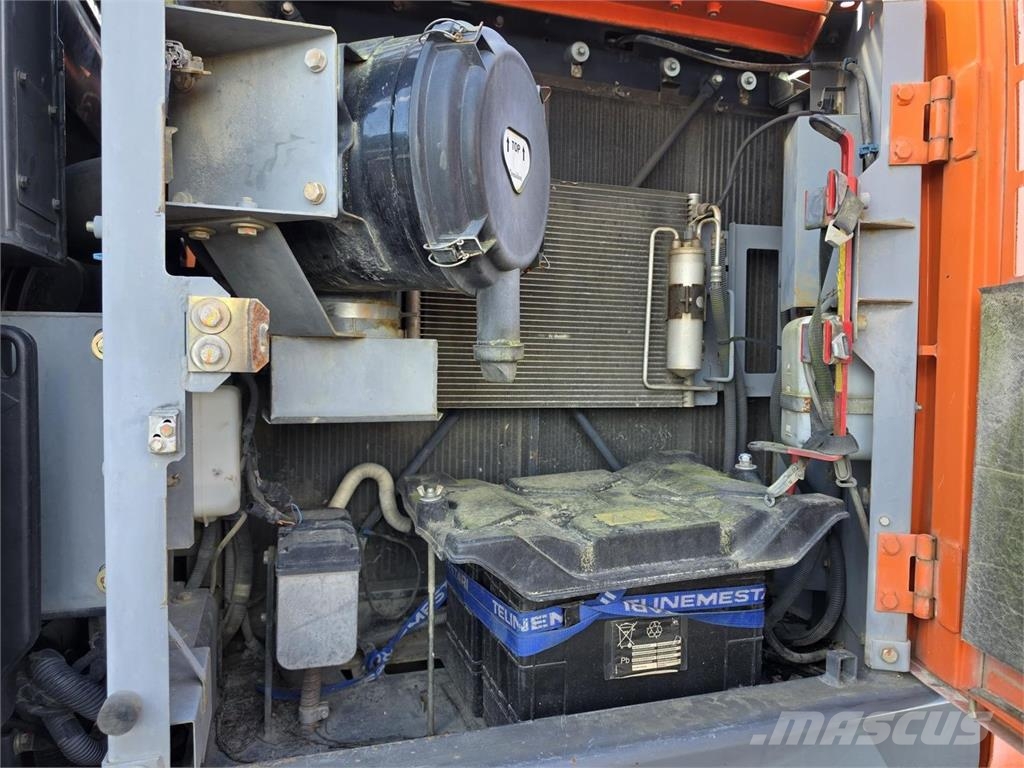 Hitachi ZX225USRLC-3, Engcon, Kauha, Webasto, Rasvari 履带挖掘机