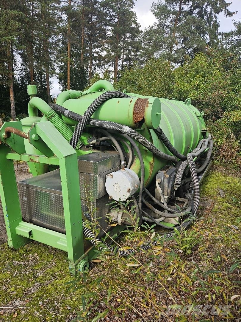 Imusäiliö koukkutartunnalla Ostali kamioni