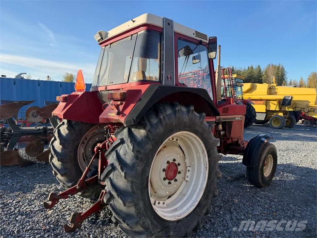 International 955 XL / Takaveto / Traktorer
