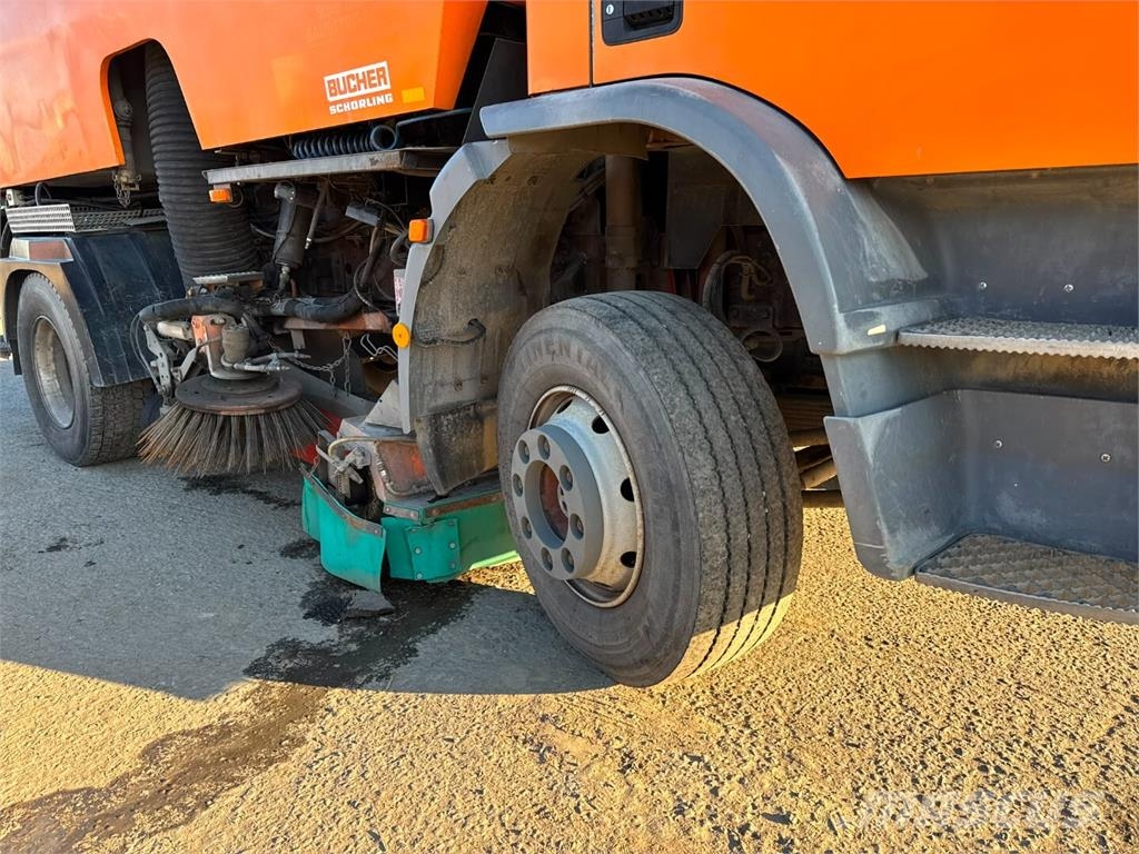 Iveco 150 E18 BUCHER TAZ SILENT Lakaisukoneet