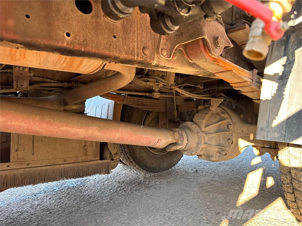 Iveco 150 E18 BUCHER TAZ SILENT Lakaisukoneet