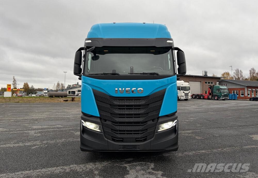 Iveco 460 6x2 -24 Фургони