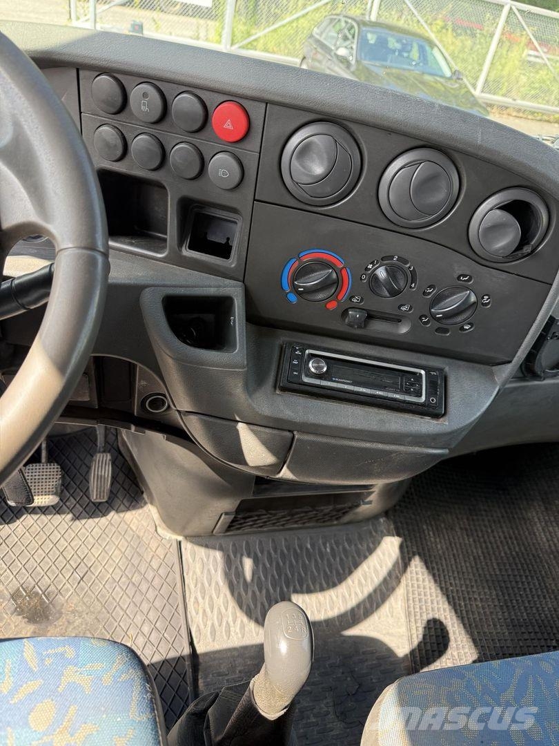 Iveco Daily 40C9 ferrari 322 nosturi Camiones grúa