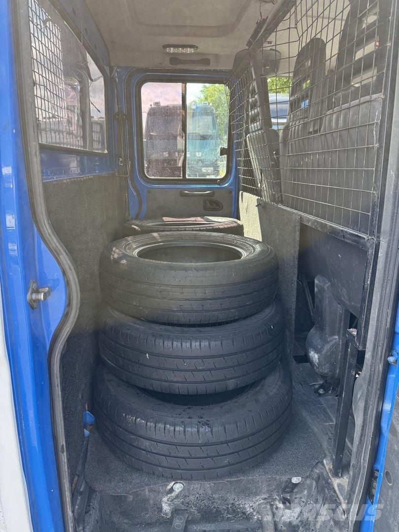 Iveco Daily 40C9 ferrari 322 nosturi Camiones grúa