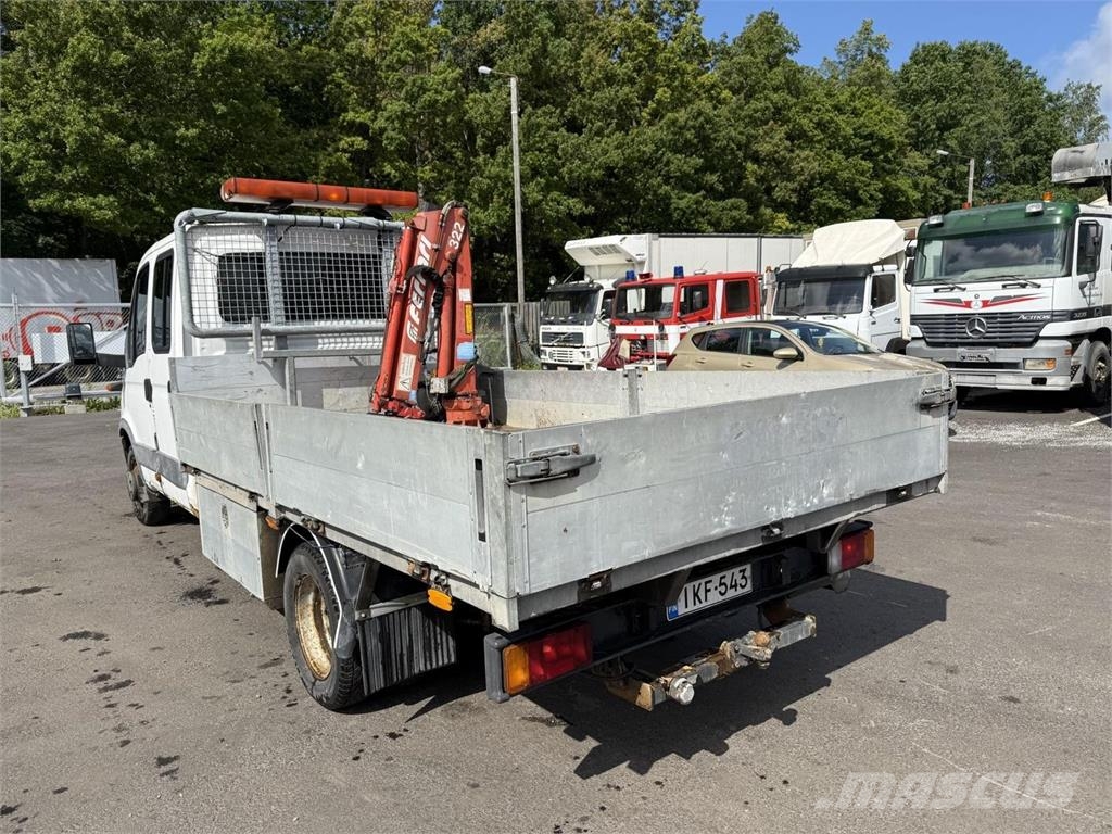 Iveco Daily 40C9 ferrari 322 nosturi Camiones grúa