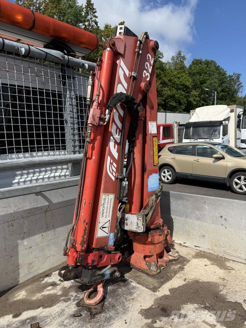 Iveco Daily 40C9 ferrari 322 nosturi Camiones grúa