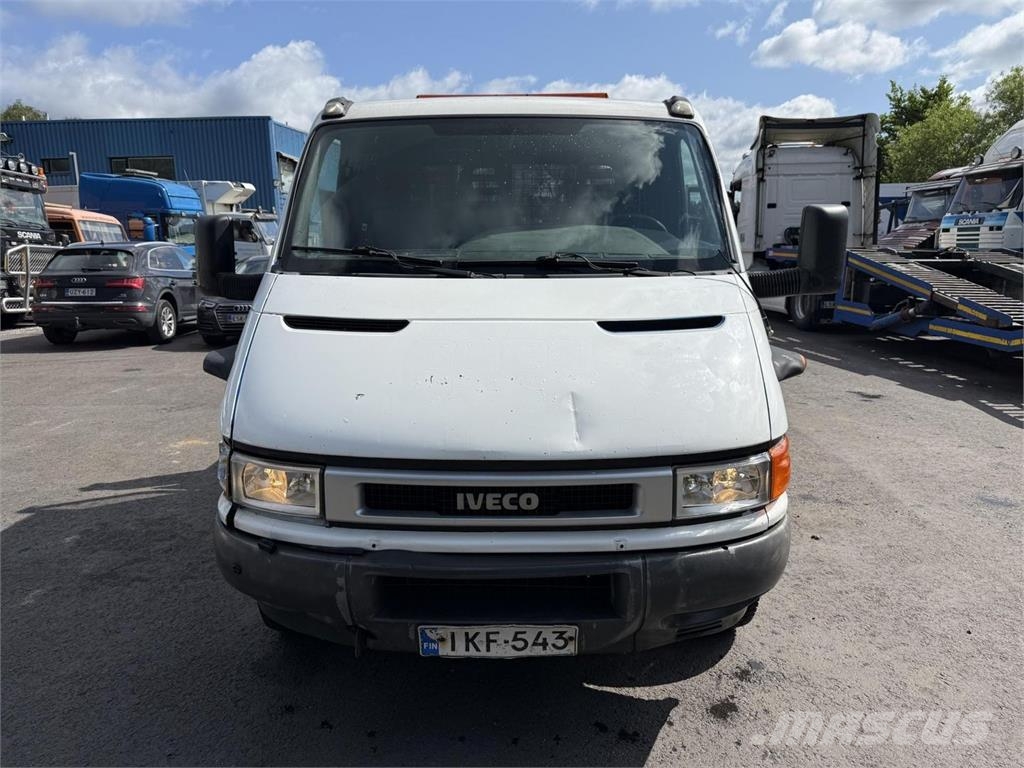 Iveco Daily 40C9 ferrari 322 nosturi Camiones grúa