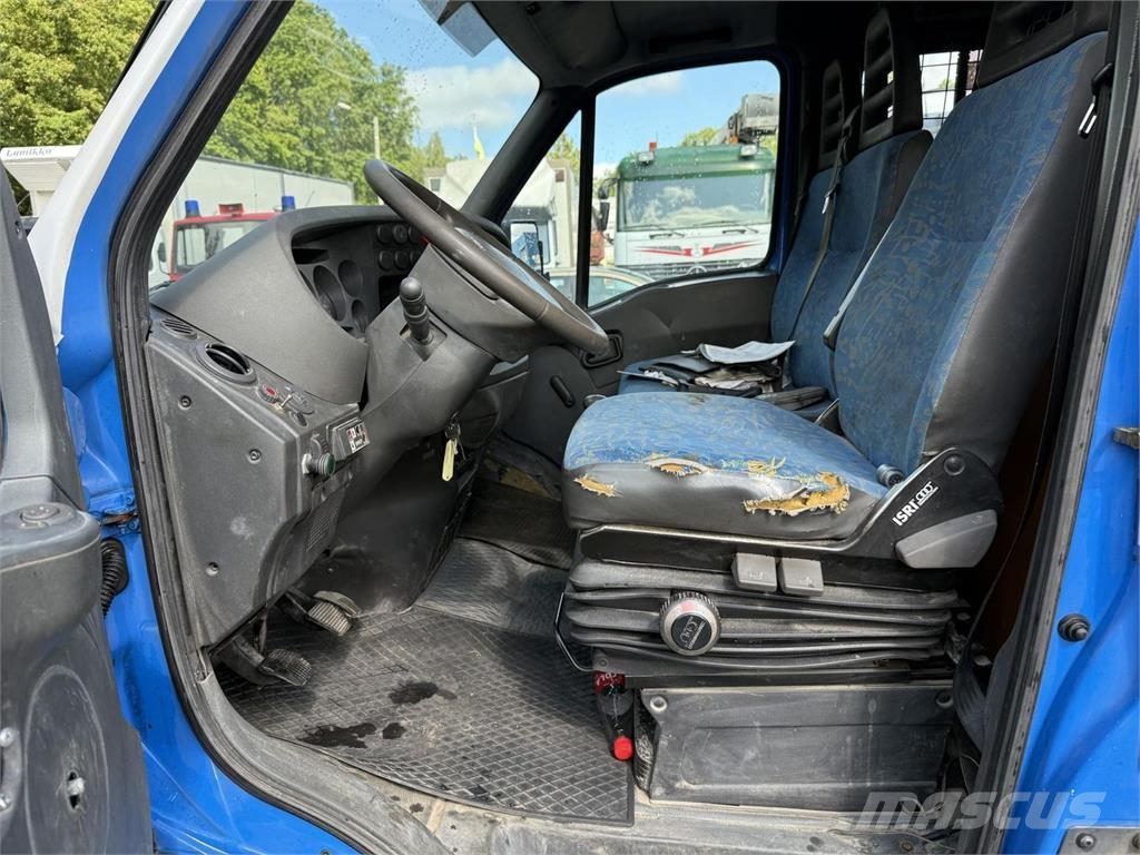 Iveco Daily 40C9 ferrari 322 nosturi Camiones grúa