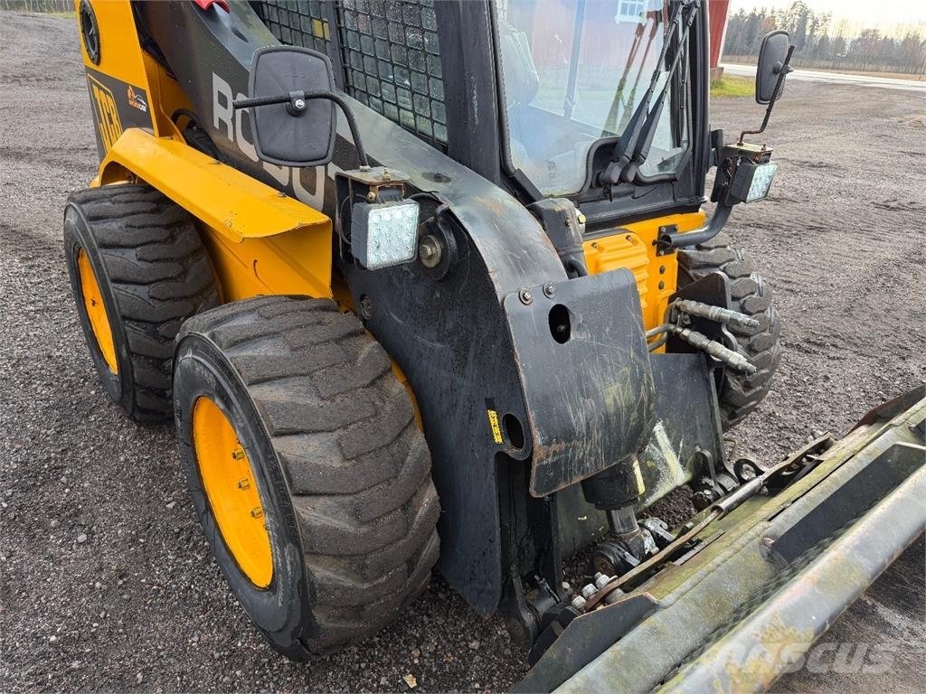 JCB 1110 ROBOT لوادر انزلاقية التوجيه