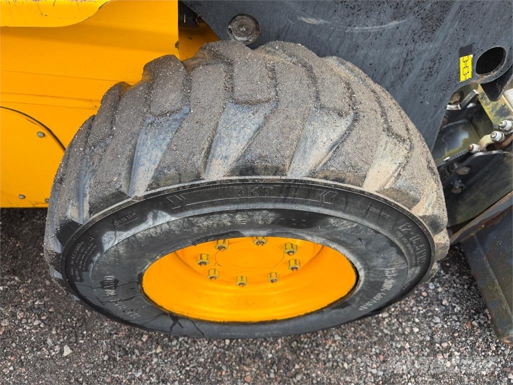 JCB 1110 ROBOT لوادر انزلاقية التوجيه