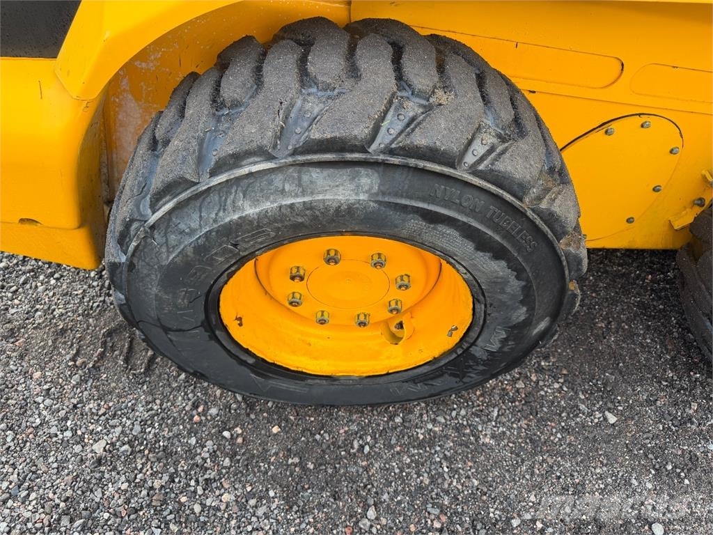 JCB 1110 ROBOT لوادر انزلاقية التوجيه
