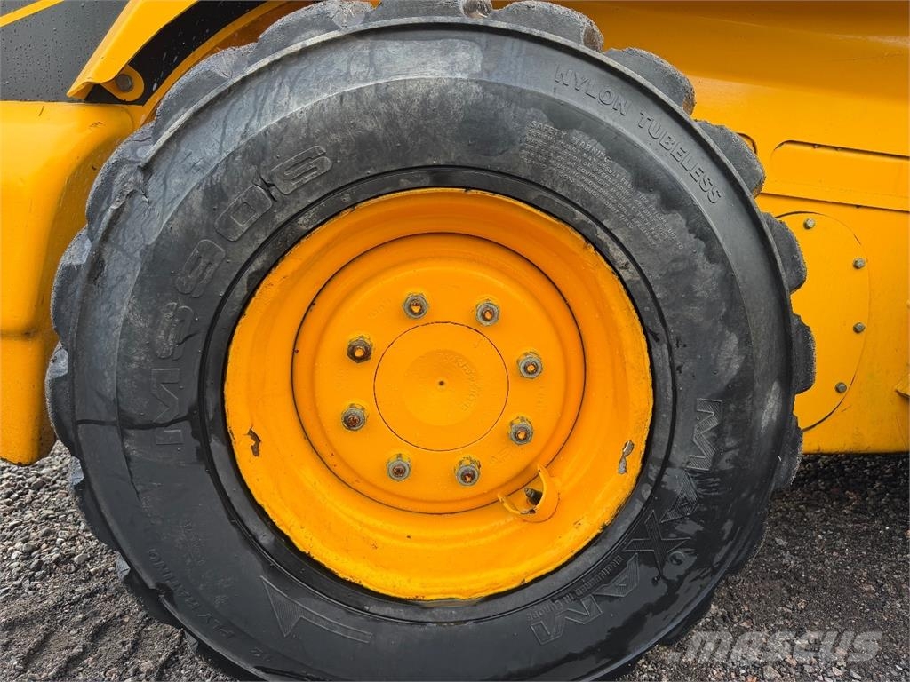 JCB 1110 ROBOT لوادر انزلاقية التوجيه