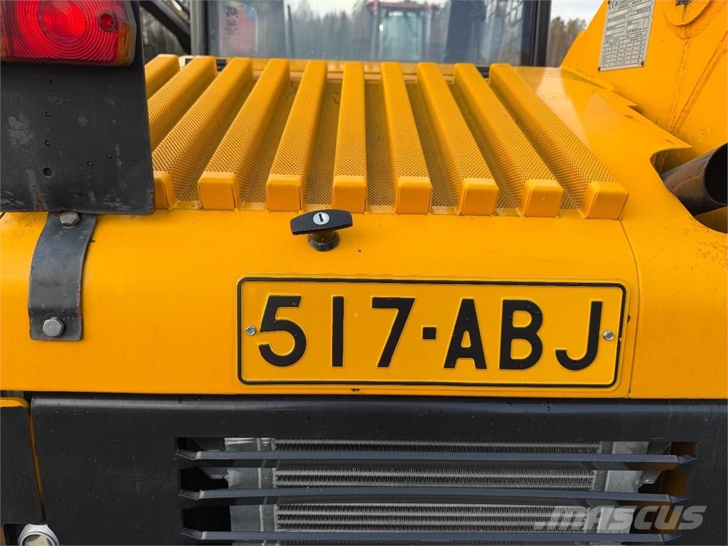 JCB 1110 ROBOT لوادر انزلاقية التوجيه