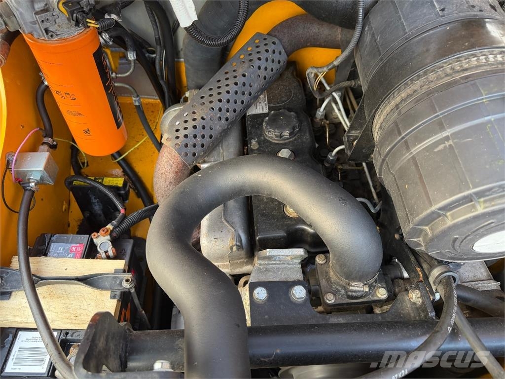 JCB 1110 ROBOT لوادر انزلاقية التوجيه