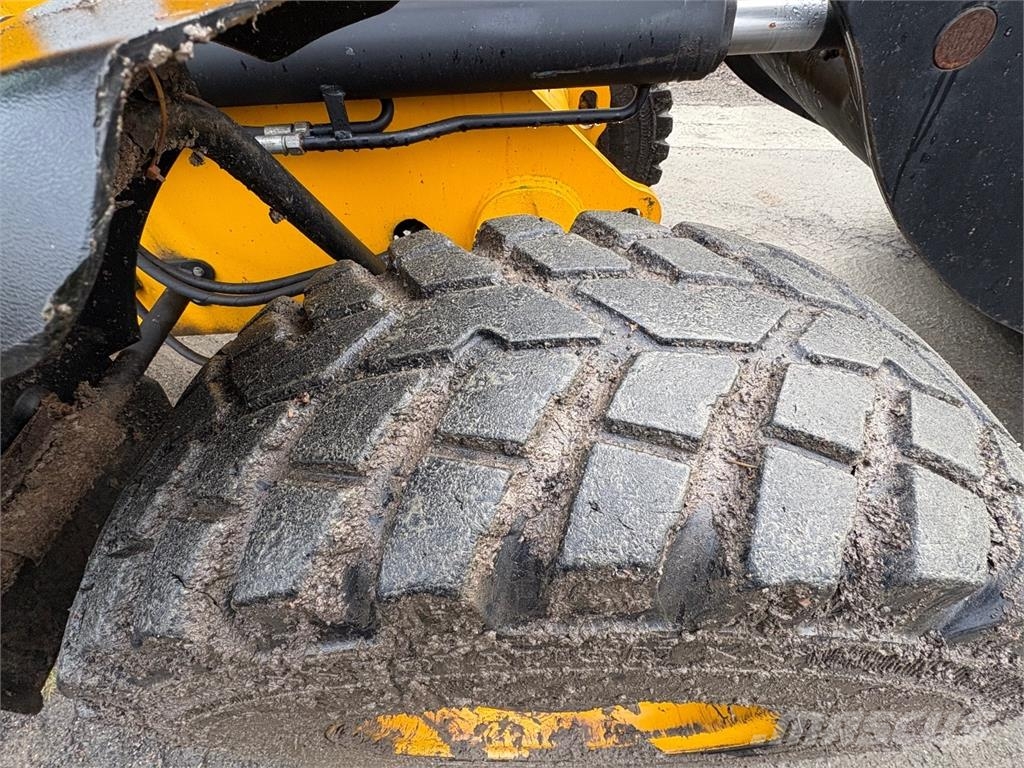 JCB 409 *VAIN 2864h* Nivelaura, kaksi kauhaa saatavill Hjullastare