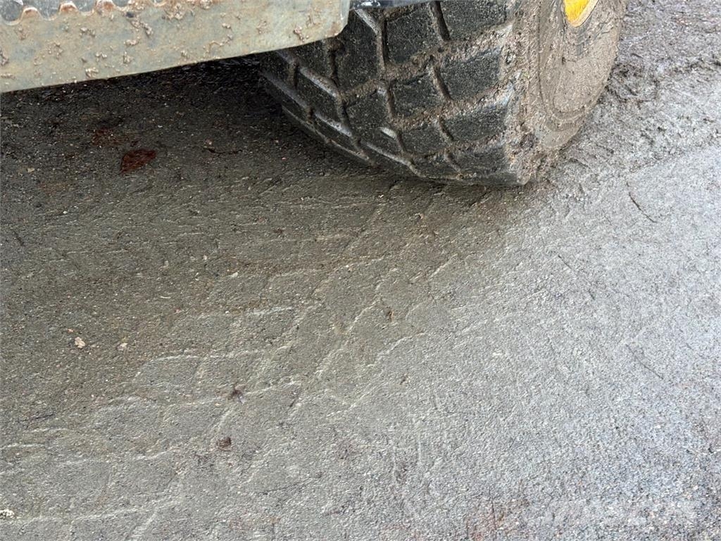 JCB 409 *VAIN 2864h* Nivelaura, kaksi kauhaa saatavill Hjullastare