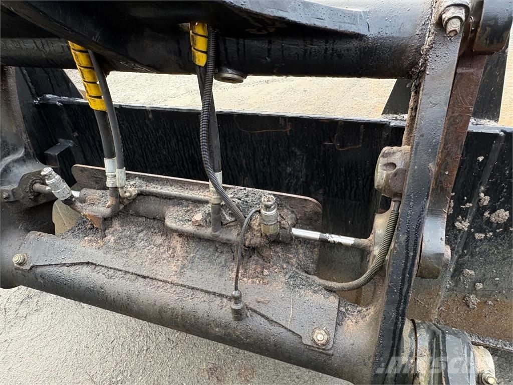 JCB 409 *VAIN 2864h* Nivelaura, kaksi kauhaa saatavill Hjullastare