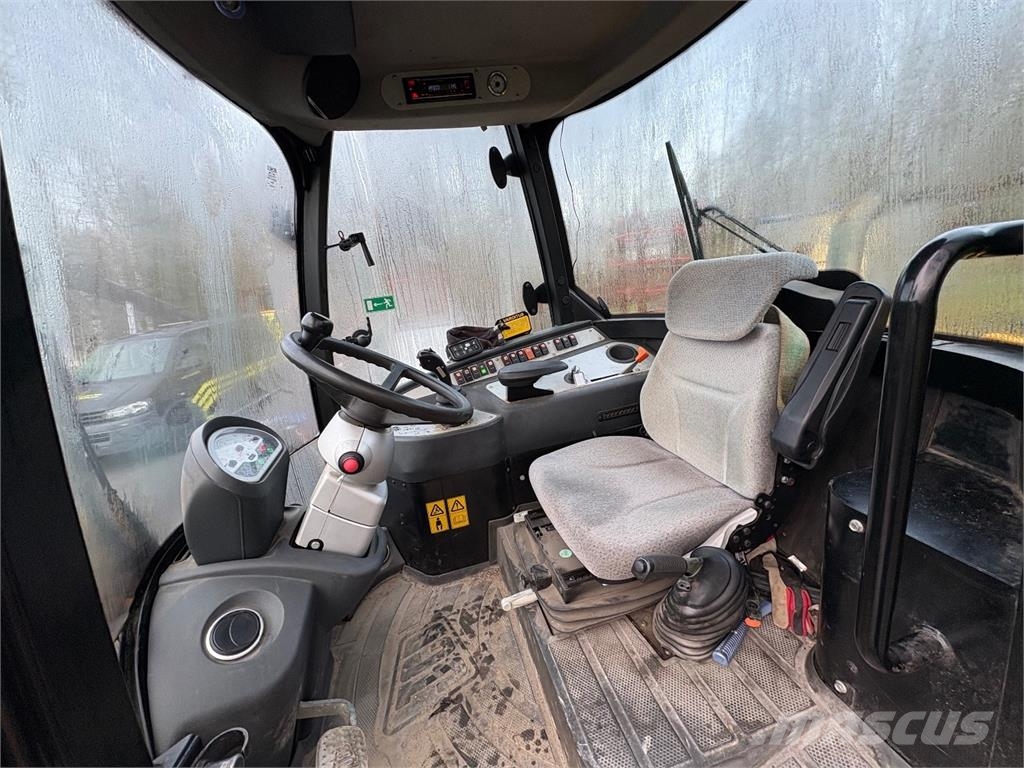 JCB 409 *VAIN 2864h* Nivelaura, kaksi kauhaa saatavill Hjullastare