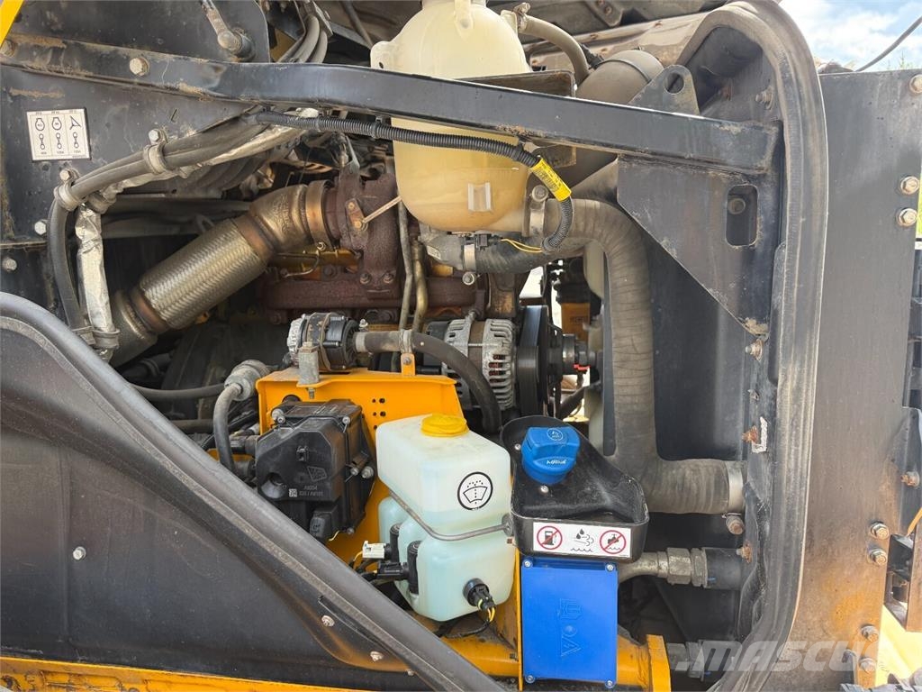 JCB 413K Gumikerekes homlokrakodók