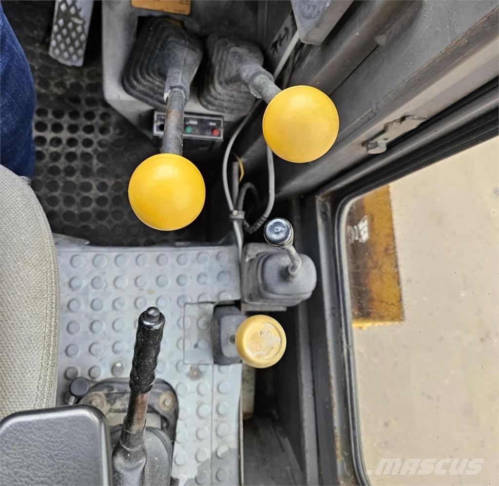 JCB 425 Колесни товарачи