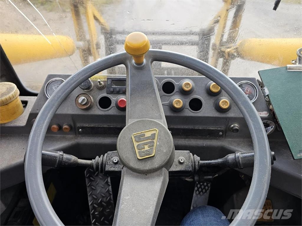 JCB 425 Колесни товарачи