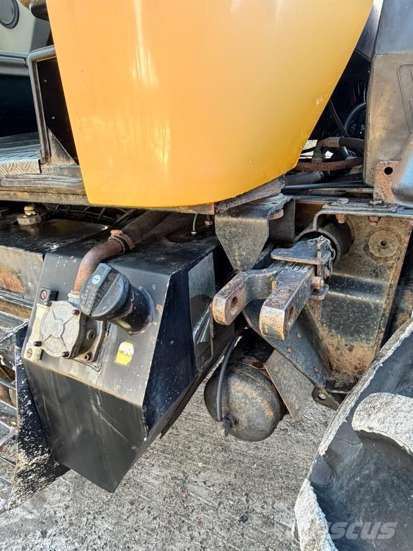 JCB Fastrac 3185 الجرارات