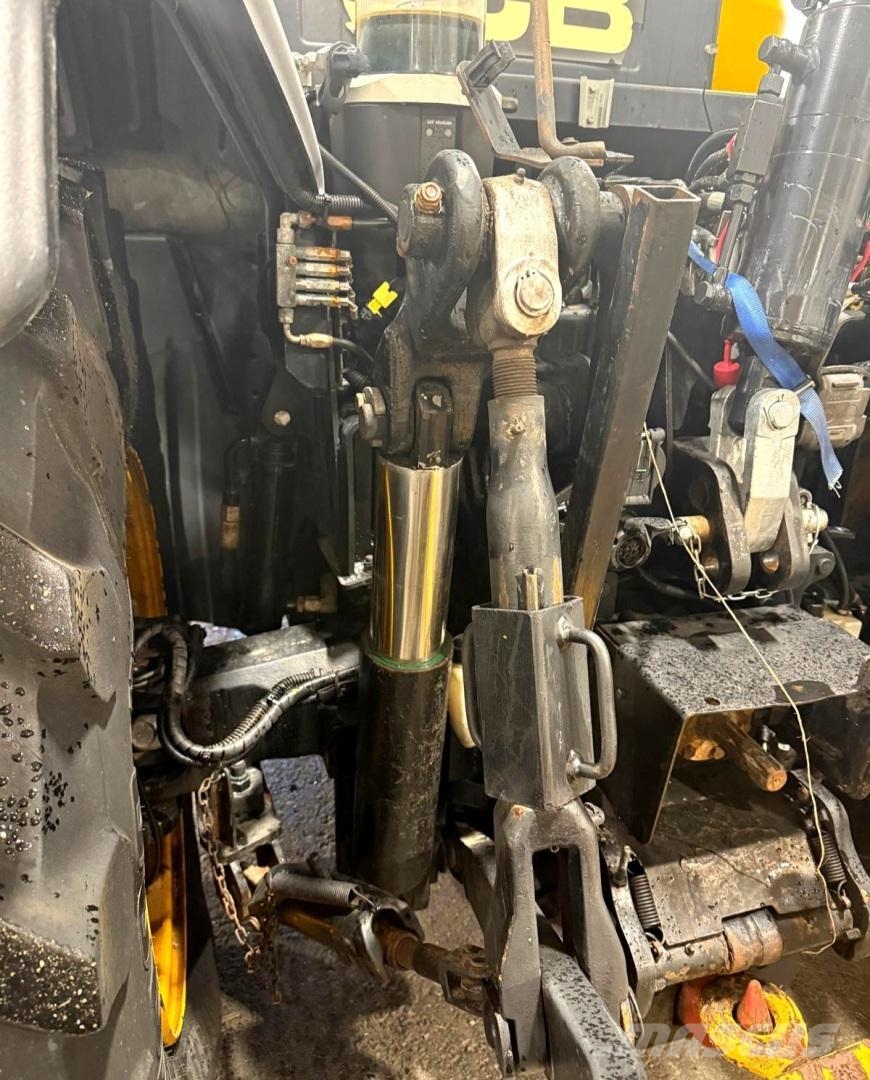 JCB Fastrack 4220 Traktorid