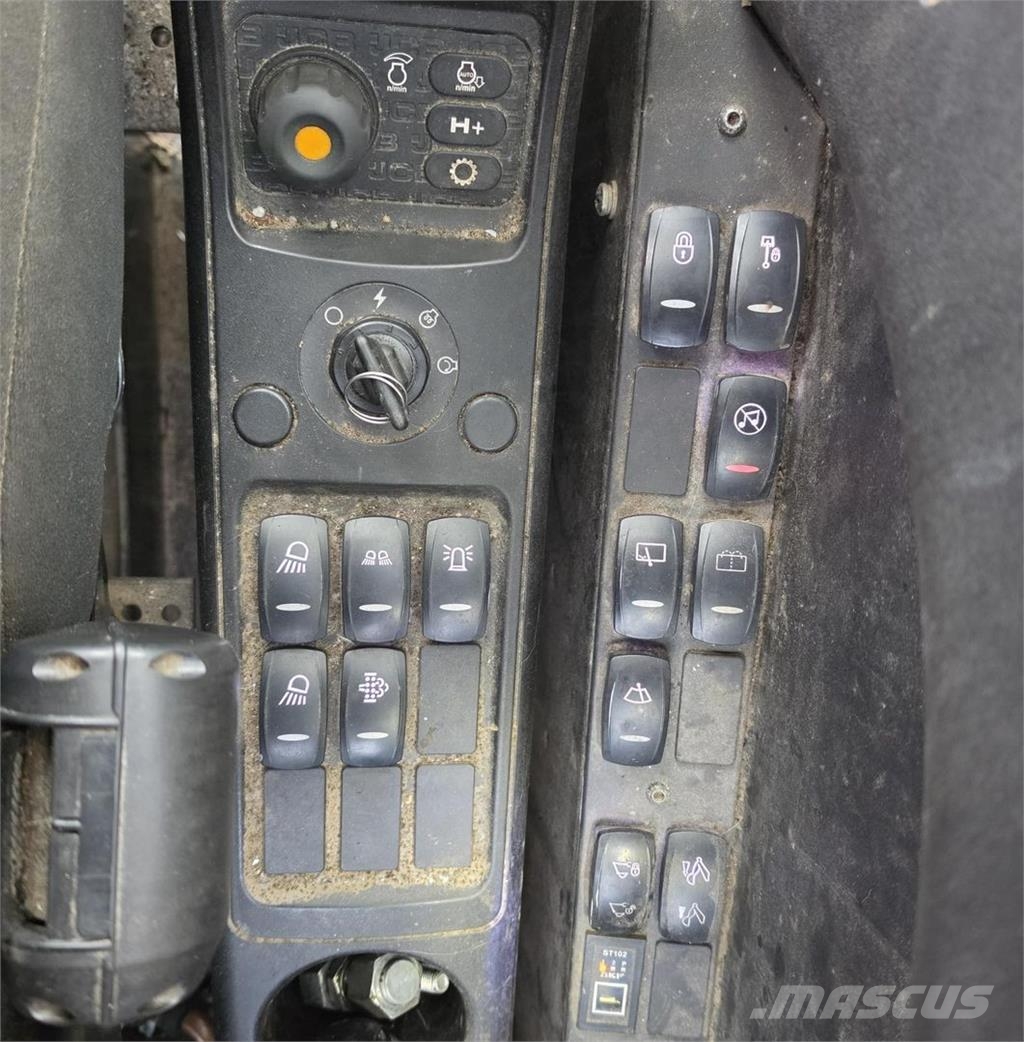JCB Metsäalustainen JS145HD, Webasto Excavadoras sobre orugas