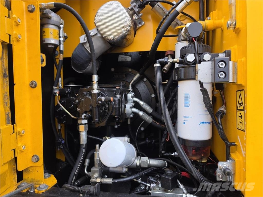 JCB Metsäalustainen JS145HD, Webasto Excavadoras sobre orugas