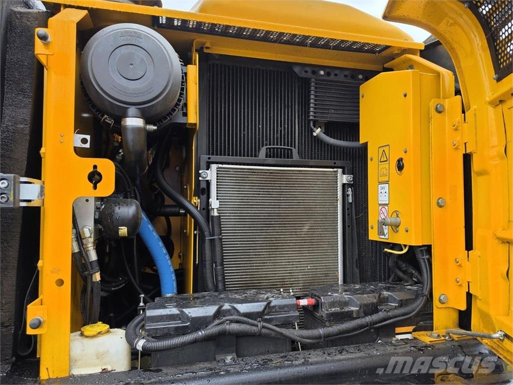 JCB Metsäalustainen JS145HD, Webasto Excavadoras sobre orugas
