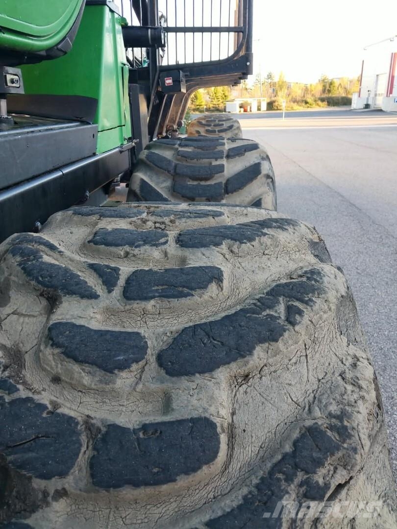 John Deere 1110 E Forvarderi