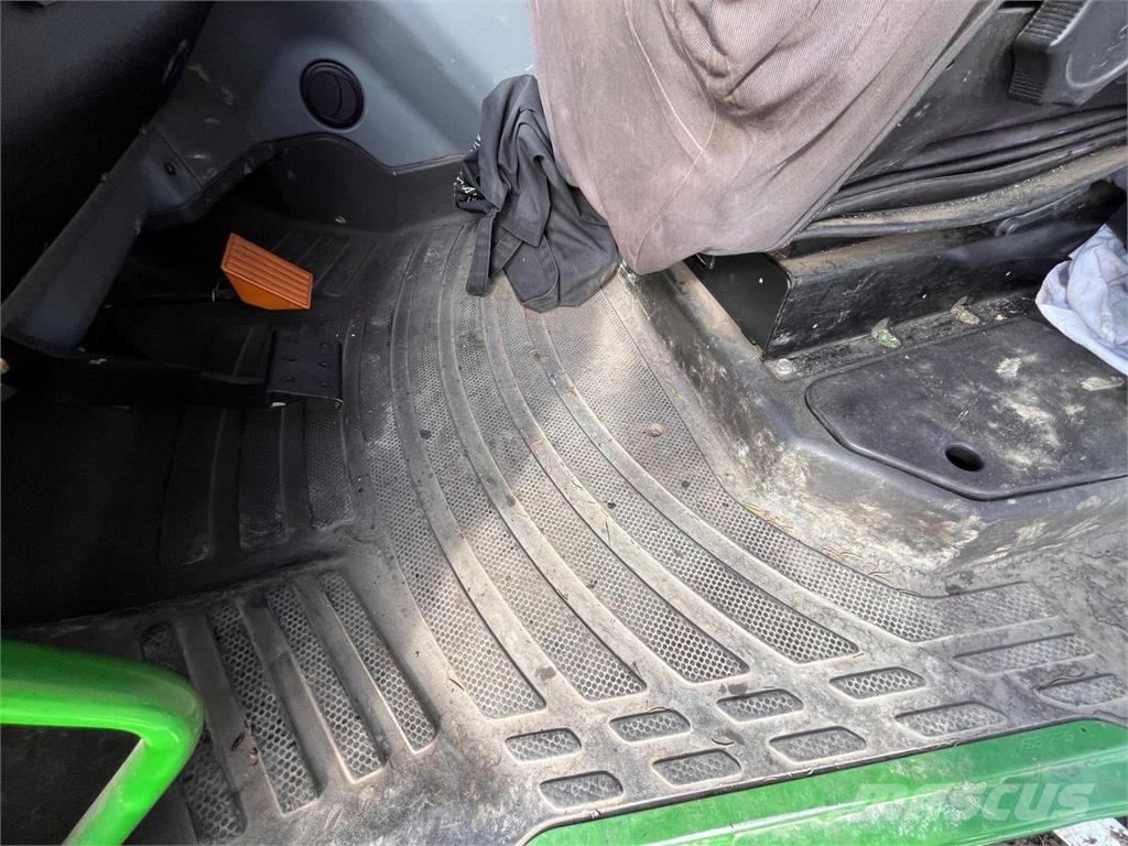 John Deere 1210G Kuormatraktorit