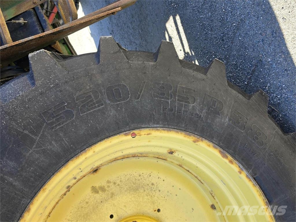 John Deere 6830, Quicke Q65, Kauha, Piikit Tracteur