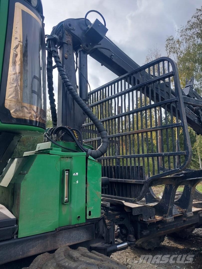 John Deere 810 E Forvarderi