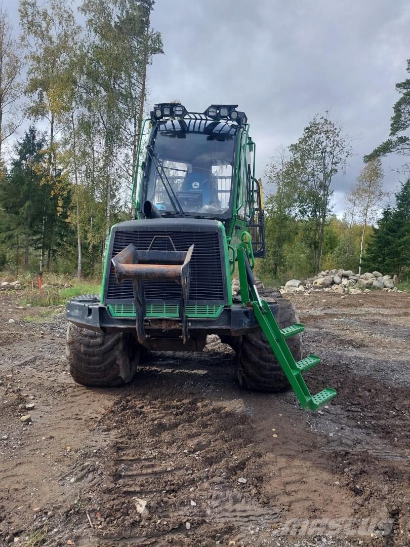 John Deere 810 E Forvarderi
