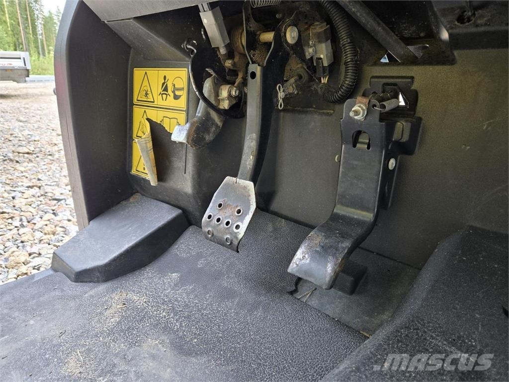 John Deere Gator XUV 550 Traktorimönkijä الجرارات