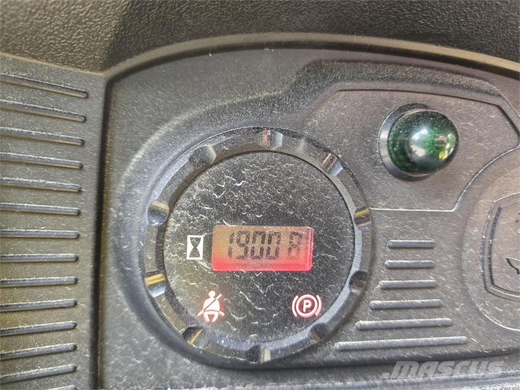 John Deere Gator XUV 550 Traktorimönkijä الجرارات
