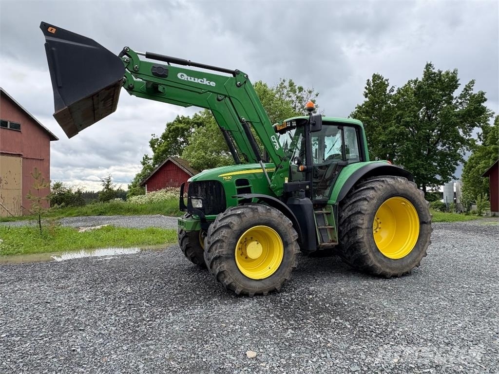 John Deere 7530