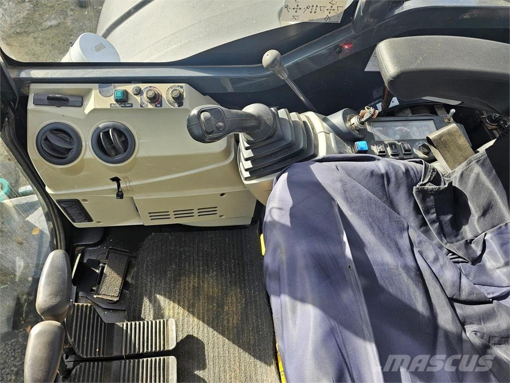 Kobelco SK 55 SRX-6, 3 kauhaa Miniexcavadoras