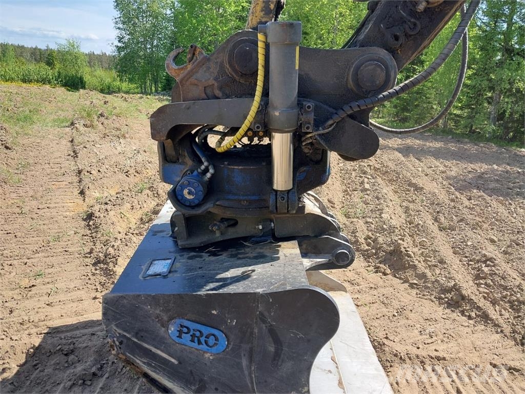 Komatsu 210 L c Bageri gusjeničari