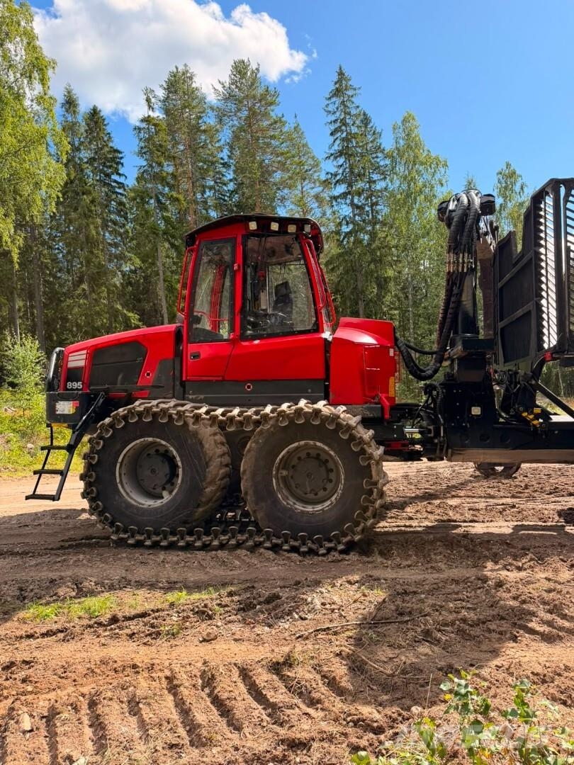 Komatsu 895 Forwarder